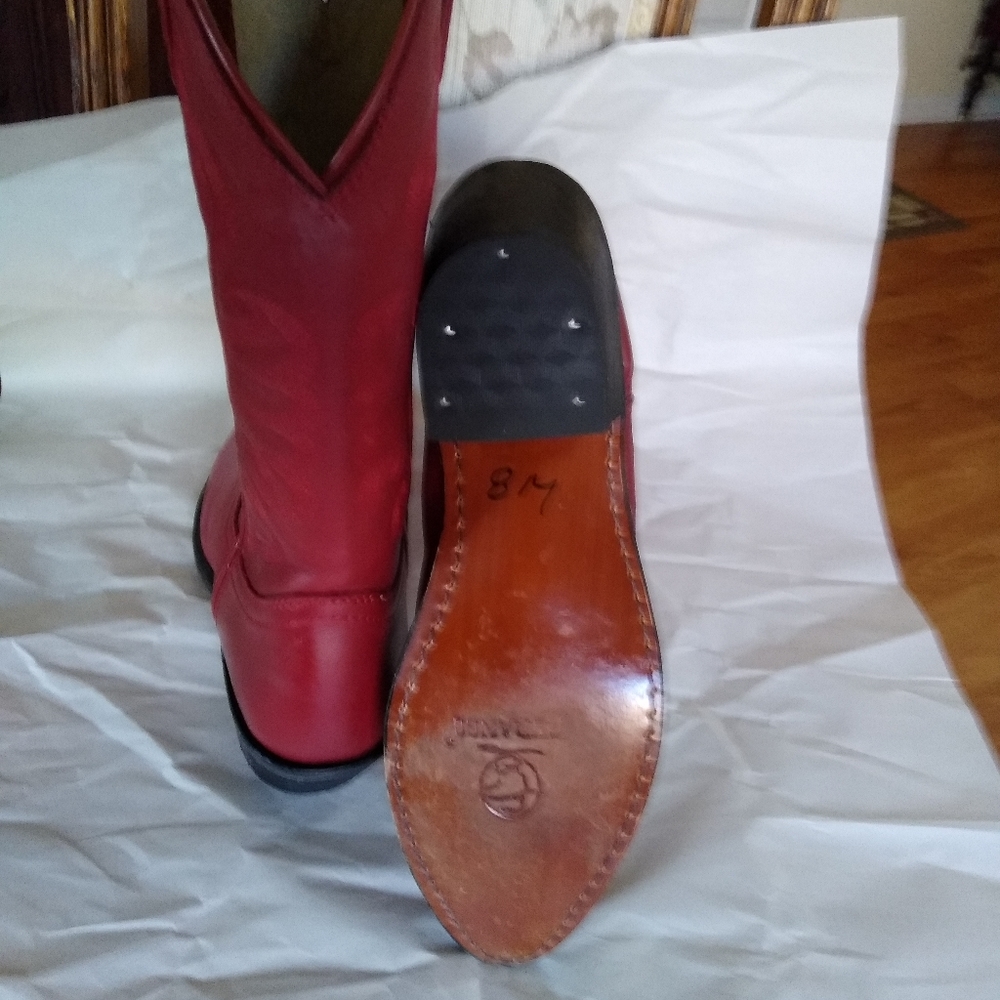 Ladies RED western boots sz 8, almost new